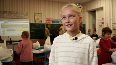 Спочатку компот – тепер шкарпетки: у Чернігові школярі допомагають захисникам Спочатку компот – тепер шкарпетки: у Чернігові школярі допомагають захисникам