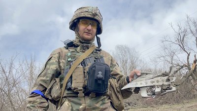 Кількаметрові вирви та зруйновані будинки: ситуація в Чугуєві після масованих обстрілів Кількаметрові вирви та зруйновані будинки: ситуація в Чугуєві після масованих обстрілів