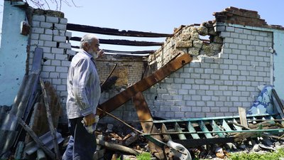 Іван Крамаровський зі Старого Салтова встановив модульний будинок на подвір'ї. Його помешкання згоріло внаслідок обстрілу. 13 червня 2023 року Іван Крамаровський зі Старого Салтова встановив модульний будинок на подвір'ї. Його помешкання згоріло внаслідок обстрілу. 13 червня 2023 року