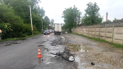 Переходив дорогу у невстановленому місці. На Прикарпатті - смертельна ДТП