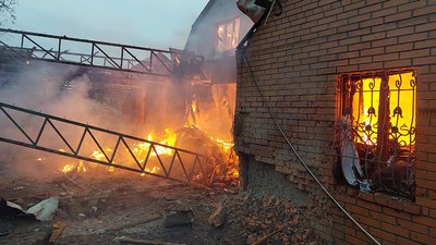 Уражені житлові будинки та адмінбудівлі. Російські війська вчергове обстріляли Очаківську громаду на Миколаївщині Уражені житлові будинки та адмінбудівлі. Російські війська вчергове обстріляли Очаківську громаду на Миколаївщині