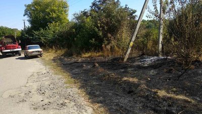 Отримав опіки та спалив дах сусіду: на Черкащині чоловік палив сухостій Отримав опіки та спалив дах сусіду: на Черкащині чоловік палив сухостій