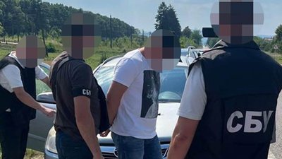Затримання чоловіка за підозрою у переправленні чоловіків за кордон