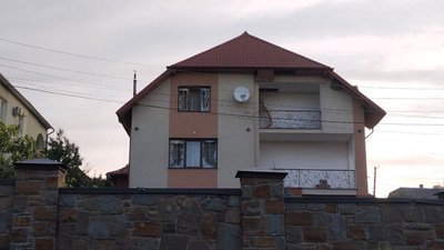 пошкоджений будинок у Малехові