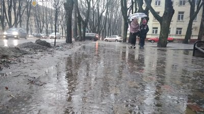 На Сумщині дощ та мокрий сніг. МОН рекомендувало 28 січня навчатися дистанційно