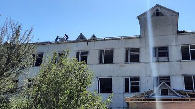 Вирва в подвір'ї лікарні: показали наслідки влучання російської ракети на Черкащині Вирва в подвір'ї лікарні: показали наслідки влучання російської ракети на Черкащині