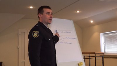 Поліцейський психолог з Черкас під час консультацій застосовує музику
