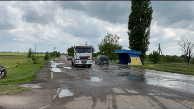 На Миколаївщині протестують проти руху вантажівок аварійною греблею На Миколаївщині протестують проти руху вантажівок аварійною греблею