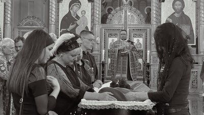 У Мукачеві попрощалися із полеглим на війні Русланом Надьом У Мукачеві попрощалися із полеглим на війні Русланом Надьом