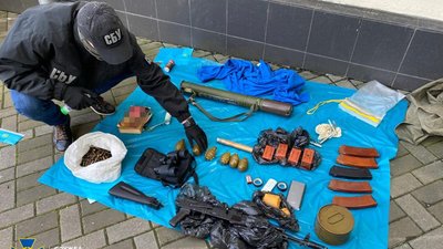 СБУ знешкодила схрон зі зброєю та вибухівкою у центрі Києва