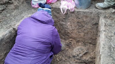 На Тернопільщині знайшли кам'яне поховання, якому 5 тисяч років На Тернопільщині знайшли кам'яне поховання, якому 5 тисяч років