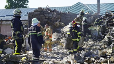 Кількість жертв ракетного обстрілу кафе на виїзді з Харкова зросла до трьох