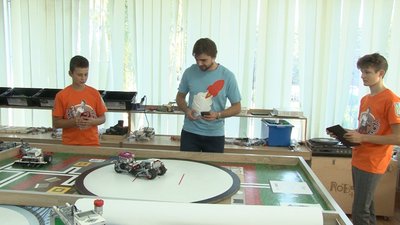Черкаські школярі, які перемогли в боях роботів, готуються до нових змагань