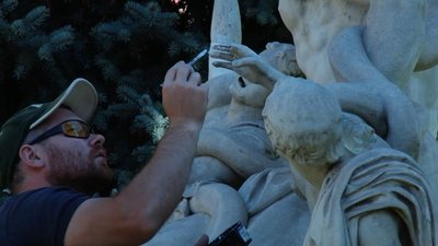 В Одесі розпочали роботи з відновлення пальців одного з синів скульптурної групи "Лаокоон" В Одесі розпочали роботи з відновлення пальців одного з синів скульптурної групи "Лаокоон"