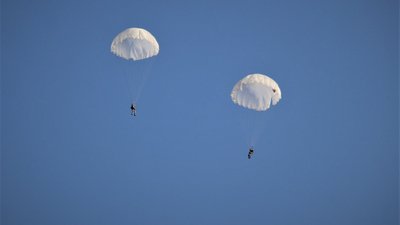 Одеські морські піхотинці відпрацювали десантування з гелікоптера Одеські морські піхотинці відпрацювали десантування з гелікоптера