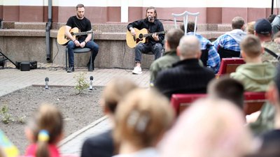 Закарпатський гурт "Без обмежень" дав концерт для поранених бійців системи МВС Закарпатський гурт "Без обмежень" дав концерт для поранених бійців системи МВС