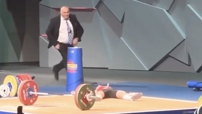 Турецька спортсменка втратила свідомість посеред виступу на чемпіонаті Європи-2023 з важкої атлетики: у якому вона стані