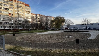 Озеро на вулиці Панча