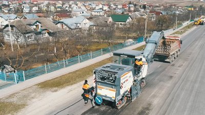 Від початку сезону на 33 кілометрах державних доріг Тернопільщини вклали новий асфальт