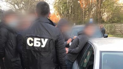 У Львові працівники СБУ затримали поліцейського на отриманні хабаря