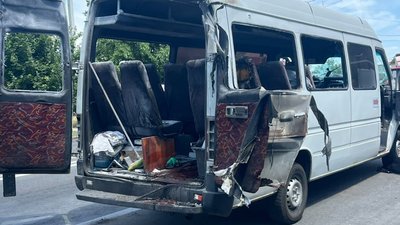 удар дрона по маршрутці, Запоріжжя новини обстріли, FPV-дрон влучив у маршрутку Запоріжжя