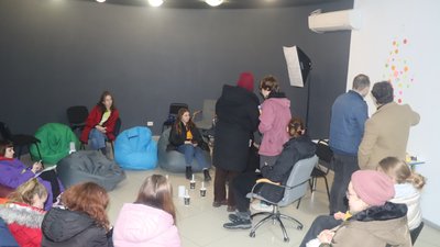 В Охтирці на Сумщині волонтери руху "Будуємо Україну Разом" облаштовують укриття В Охтирці на Сумщині волонтери руху "Будуємо Україну Разом" облаштовують укриття