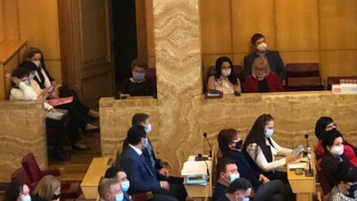 Пусті крісла і формування депутатських комісій: як минуло друге засідання в Закарпатській облраді Пусті крісла і формування депутатських комісій: як минуло друге засідання в Закарпатській облраді