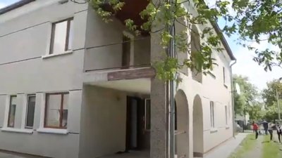 Родина Гуменюків з Тернопільщини, яка виховує прийомних дітей, отримала новий будинок Родина Гуменюків з Тернопільщини, яка виховує прийомних дітей, отримала новий будинок