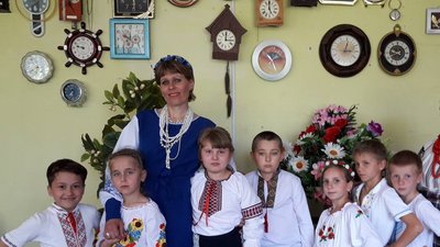 "Час не можна зупинити". Жителька Добронадіївки має колекцію зі ста годинників "Час не можна зупинити". Жителька Добронадіївки має колекцію зі ста годинників