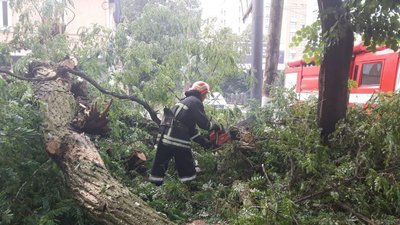 На Кіровоградщині продовжують ліквідовувати наслідки негоди