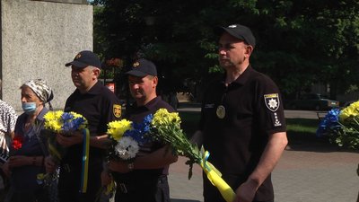 Хмельничани поклали квіти до Вічного аогню Хмельничани поклали квіти до Вічного аогню