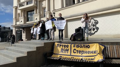 Проти політичних переслідувань виступили люди в Ужгороді Проти політичних переслідувань виступили люди в Ужгороді