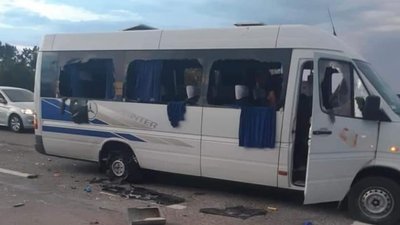 На трасі під Харковом розстріляли автобус На трасі під Харковом розстріляли автобус