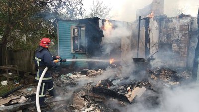 На Рівненщині у сусідніх селах майже одночасно стались смертельні пожежі