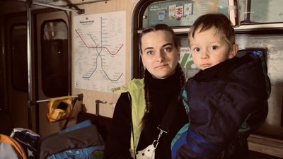 Для родин, які укриваються у столичному метро, організують психологічну допомогу
