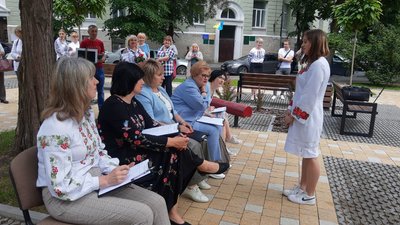 10 тернопільських випускників взяли участь у конкурсі вишиванок 10 тернопільських випускників взяли участь у конкурсі вишиванок