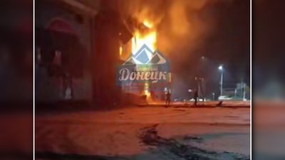 Пожежа у колишній будівлі Comfy в окупованому Донецьку