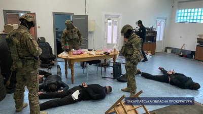 За отримання хабаря судитимуть посадовця на Закарпатті За отримання хабаря судитимуть посадовця на Закарпатті