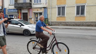 У Теребовлянській громаді соцпрацівники їздять до пенсіонерів на велосипедах У Теребовлянській громаді соцпрацівники їздять до пенсіонерів на велосипедах