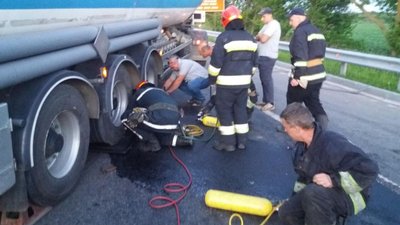 Смертельна ДТП: поблизу Вінниці байкер зіштовхнувся з автоцистерною
