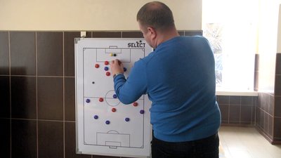 З херсонського футбольного клубу "Кристал" пішло 16 гравців: які причини З херсонського футбольного клубу "Кристал" пішло 16 гравців: які причини