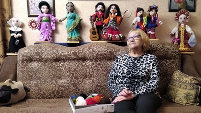 Житомирянка Лариса Шумінська гачком сплела колекцію ляльок Житомирянка Лариса Шумінська гачком сплела колекцію ляльок