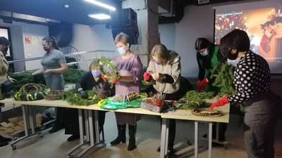 "Різдвяний вінок для героя": вінничани долучилися до всеукраїнської акції "Різдвяний вінок для героя": вінничани долучилися до всеукраїнської акції