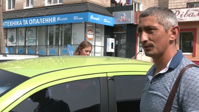 У центрі Рівного хочуть запровадити платні парковки. Де і чому У центрі Рівного хочуть запровадити платні парковки. Де і чому