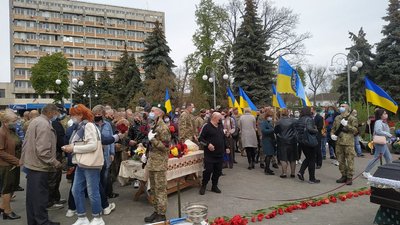 У Черкасах попрощалися з айдаровцем У Черкасах попрощалися з айдаровцем