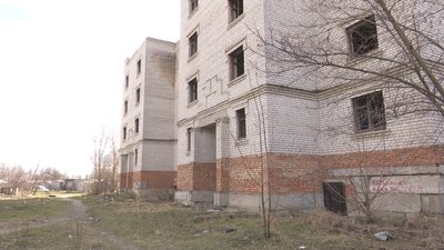 «Без охорони, безкінечне сміття». Чому в Дніпрі 20 років не добудовують будинок для комунальників «Без охорони, безкінечне сміття». Чому в Дніпрі 20 років не добудовують будинок для комунальників