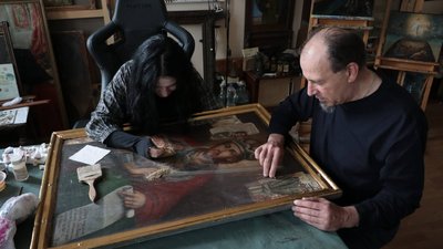 Реставратори з Харкова відновлюють ікону з волинської церкви Реставратори з Харкова відновлюють ікону з волинської церкви