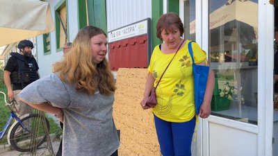 Тетяна та Олена приїхали з Ярової до Святогірська за продуктами