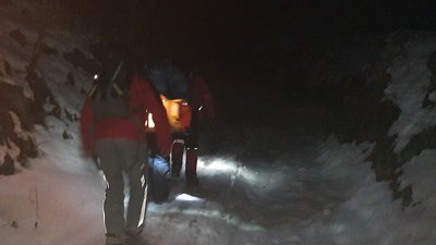Катався і зламав ногу: в горах Закарпаття врятували двох травмованих туристів Катався і зламав ногу: в горах Закарпаття врятували двох травмованих туристів
