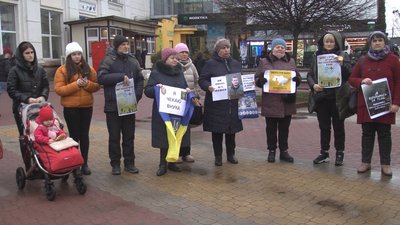 Українці взяли участь у безстроковій акції "Поверніть героїв додому" Українці взяли участь у безстроковій акції "Поверніть героїв додому"